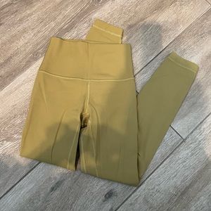 Lululemon align High-Rise Pant
25” Size 2